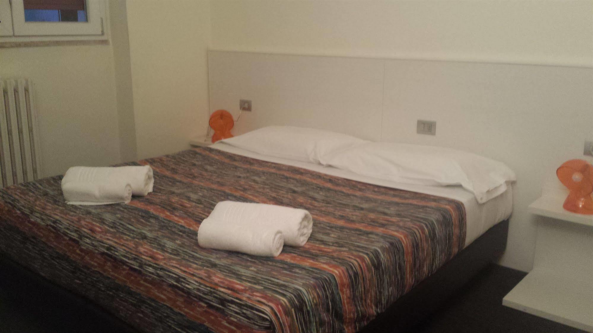 Hotel Firenze Saronno Esterno foto
