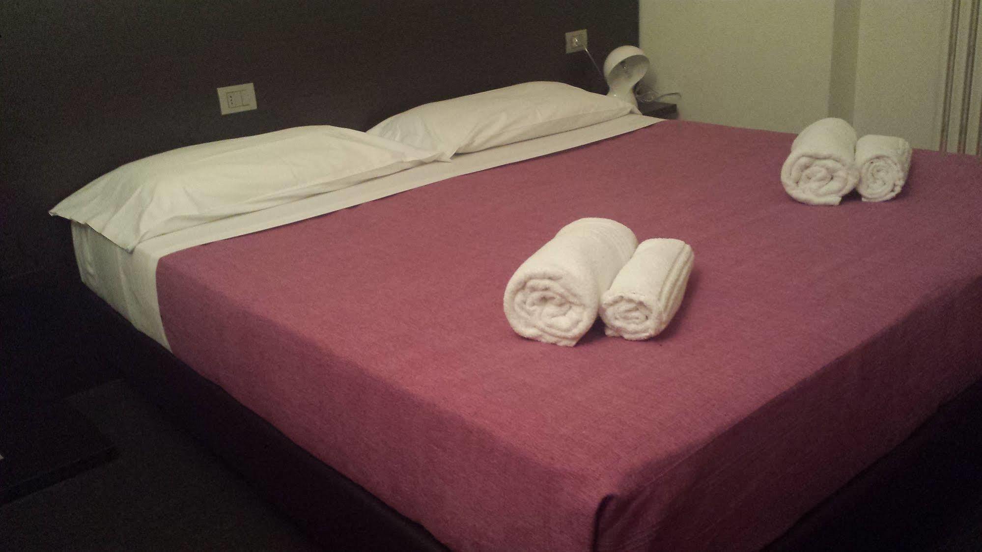 Hotel Firenze Saronno Esterno foto